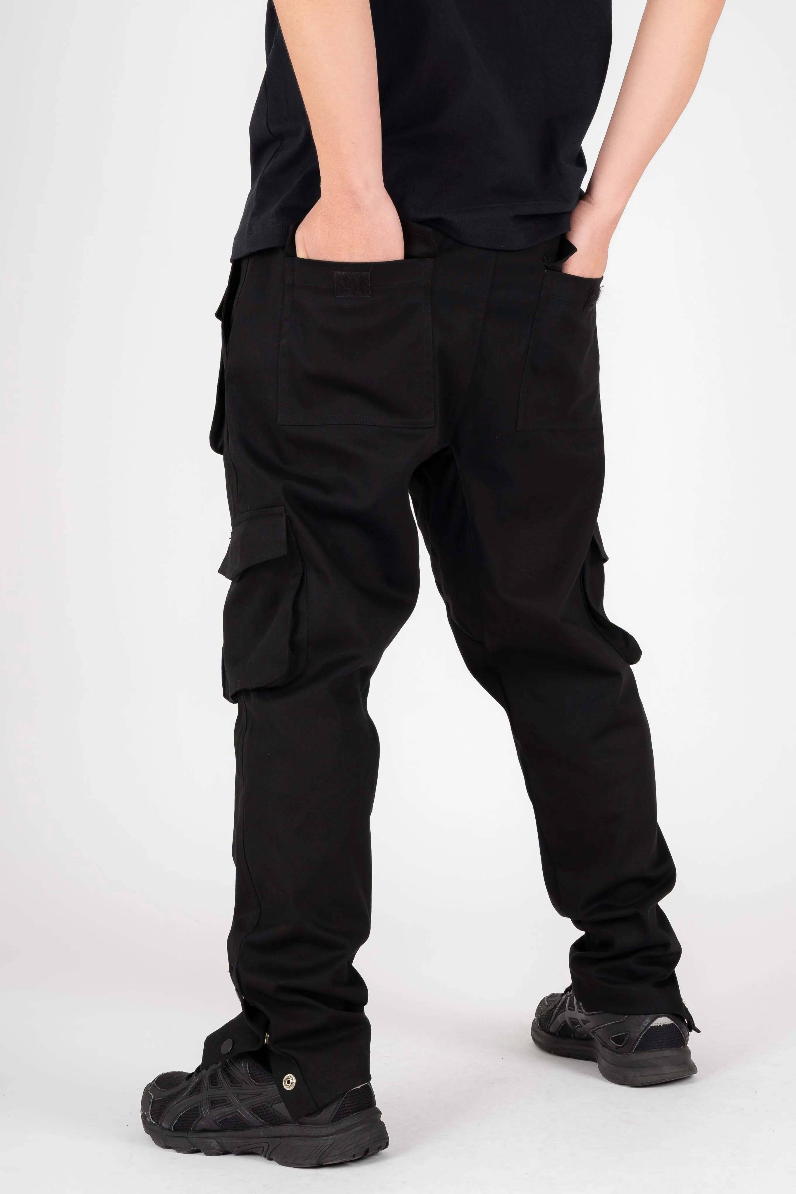 FRONT POCKET CARGO PANTS - BLACK