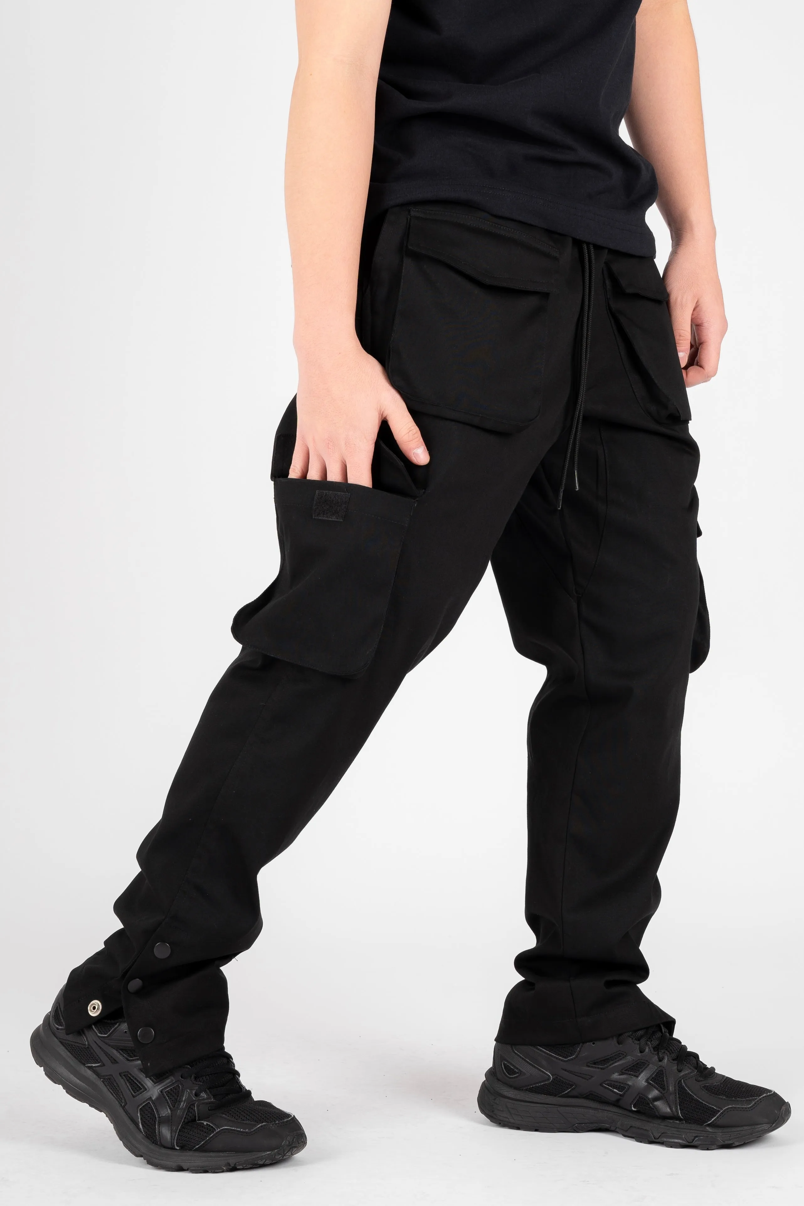 FRONT POCKET CARGO PANTS - BLACK